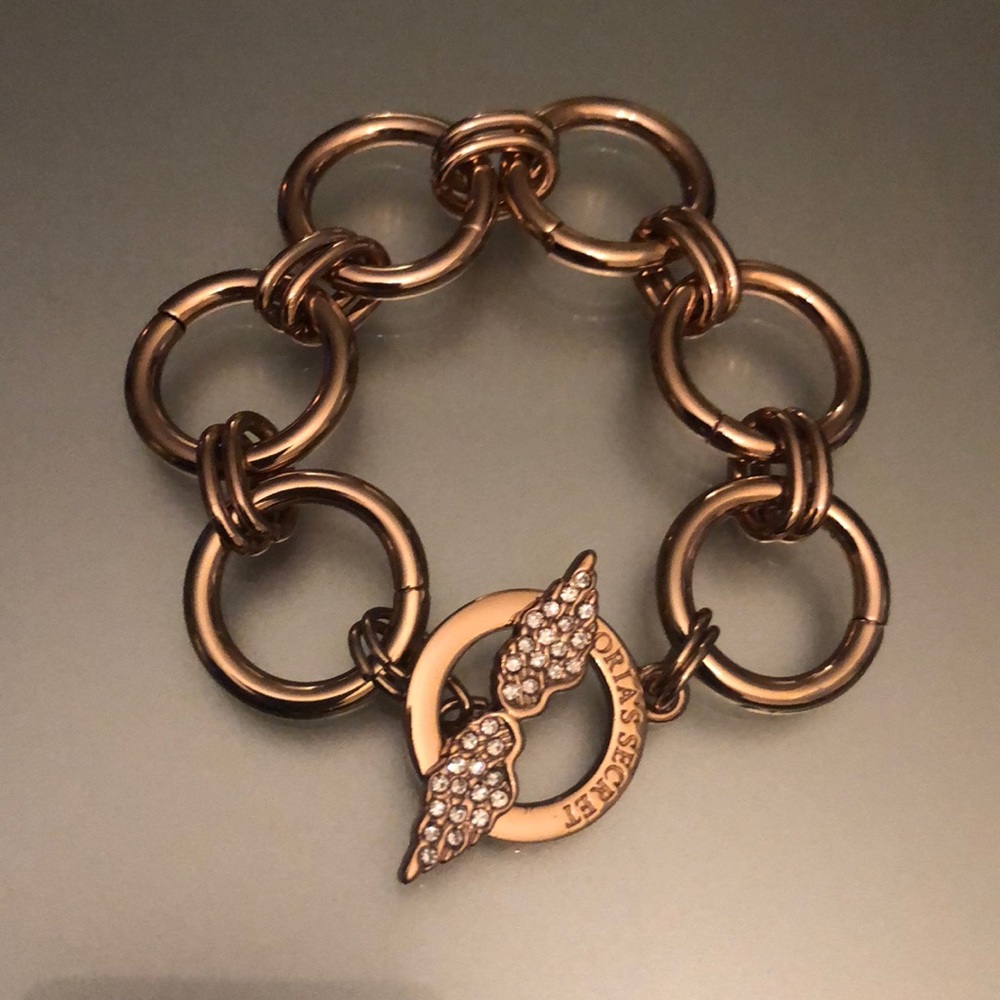 Victoria’s Secret fashion gold tone link bracelet